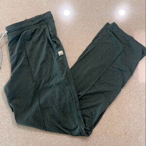 Vuori Essential Wide leg pant in heather green